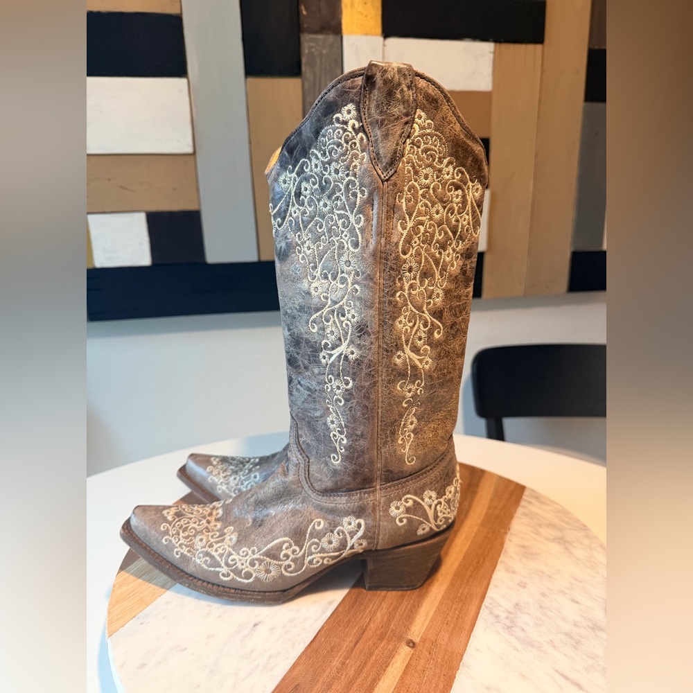 Elegant Brown Embroidered Corral Vintage Cowboy B… - image 1